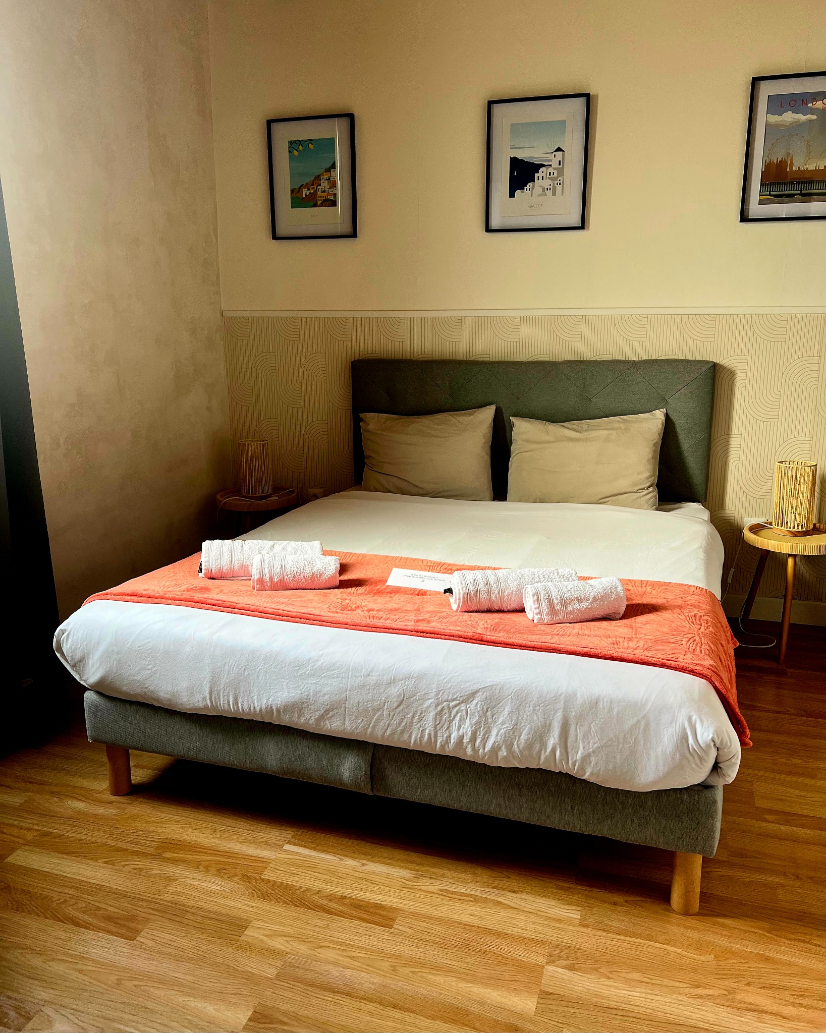 Chambre – Lit préparé